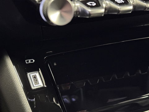 Peugeot 2008 1.2 PureTech 130 Allure | Automaat | 17'' lichtmetaal | Cruise control | Carplay | Android auto | LED | stoelverwarming |