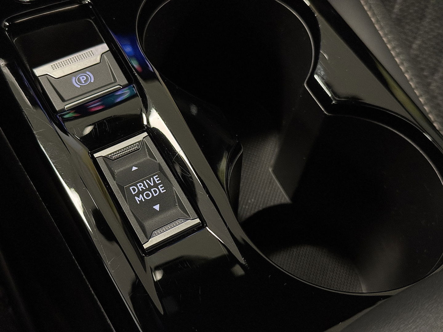 Peugeot 2008 1.2 PureTech 130 Allure | Automaat | 17'' lichtmetaal | Cruise control | Carplay | Android auto | LED | stoelverwarming |