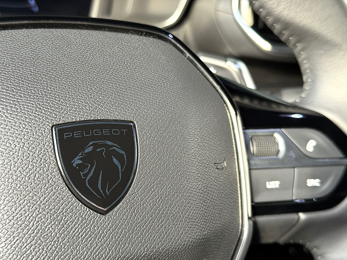 Peugeot 2008 1.2 PureTech 130 Allure | Automaat | 17'' lichtmetaal | Cruise control | Carplay | Android auto | LED | stoelverwarming |