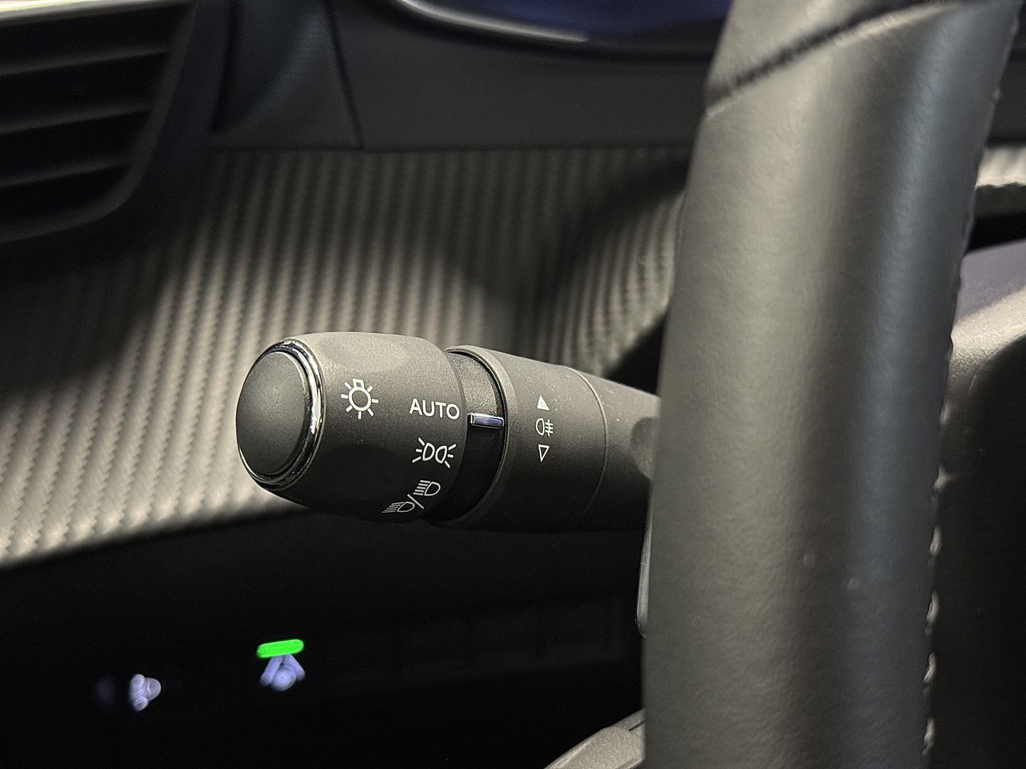 Peugeot 2008 1.2 PureTech 130 Allure | Automaat | 17'' lichtmetaal | Cruise control | Carplay | Android auto | LED | stoelverwarming |