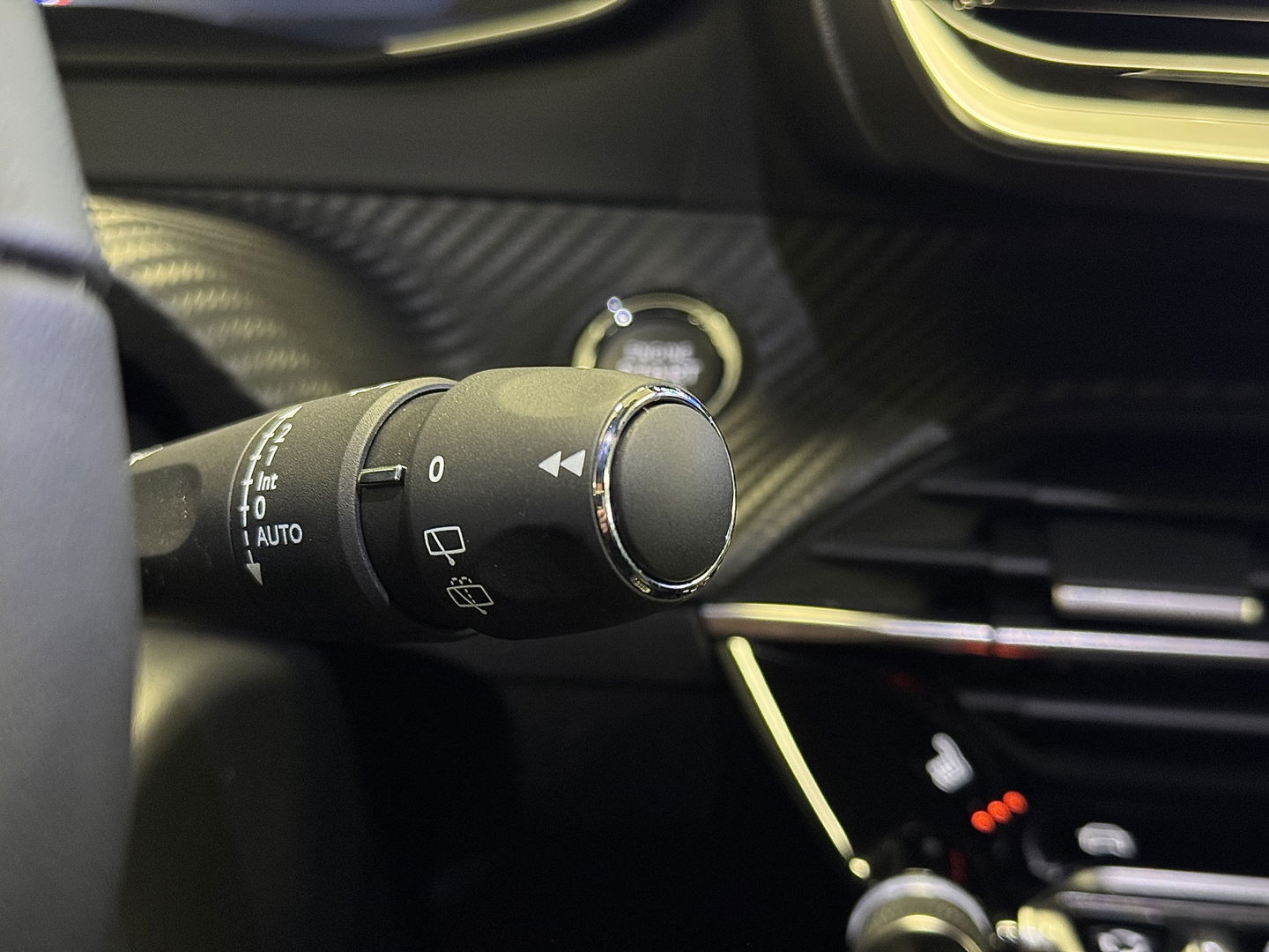 Peugeot 2008 1.2 PureTech 130 Allure | Automaat | 17'' lichtmetaal | Cruise control | Carplay | Android auto | LED | stoelverwarming |