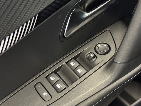 Peugeot 2008 1.2 PureTech 130 Allure | Automaat | 17'' lichtmetaal | Cruise control | Carplay | Android auto | LED | stoelverwarming |