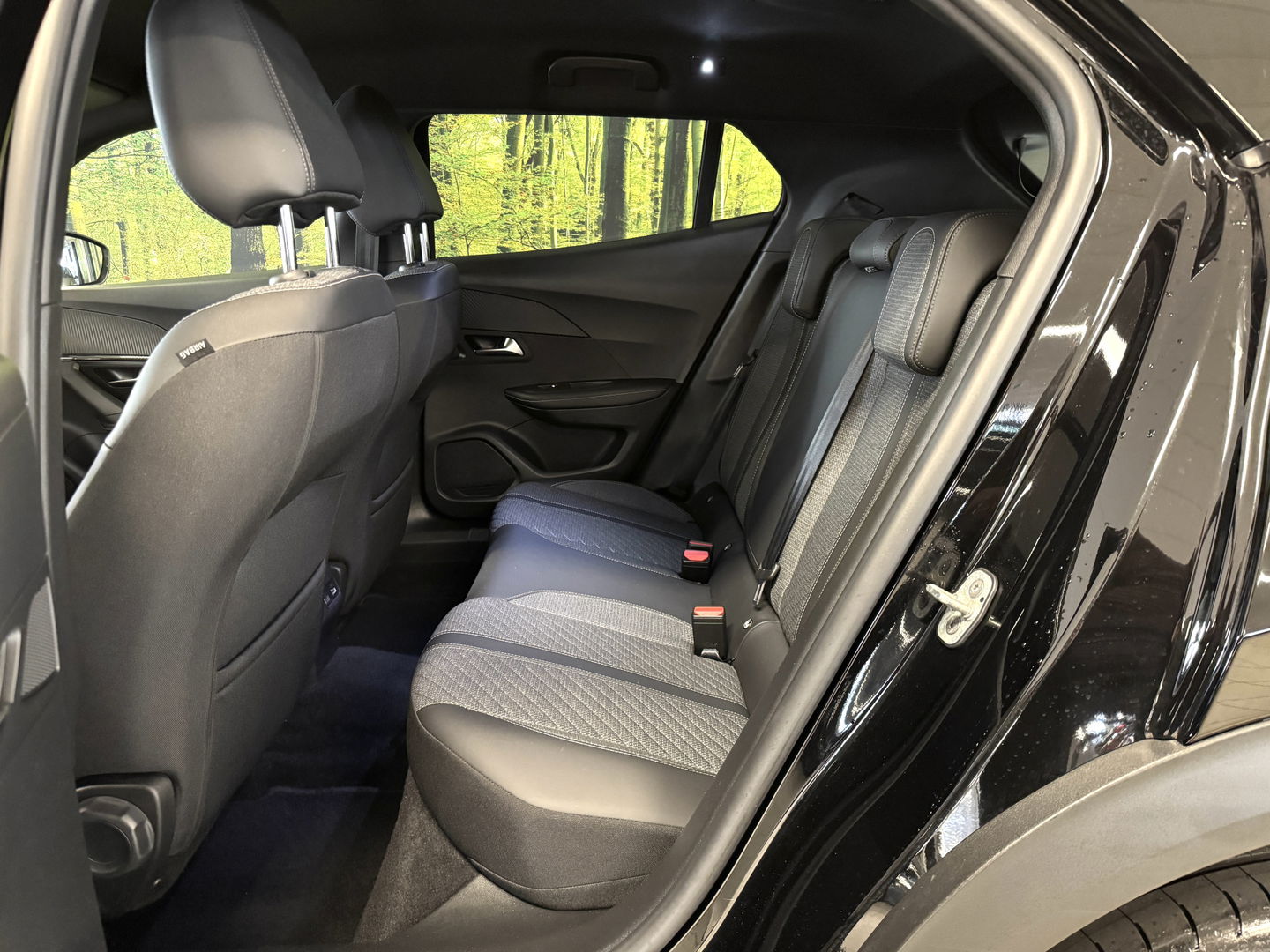 Peugeot 2008 1.2 PureTech 130 Allure | Automaat | 17'' lichtmetaal | Cruise control | Carplay | Android auto | LED | stoelverwarming |