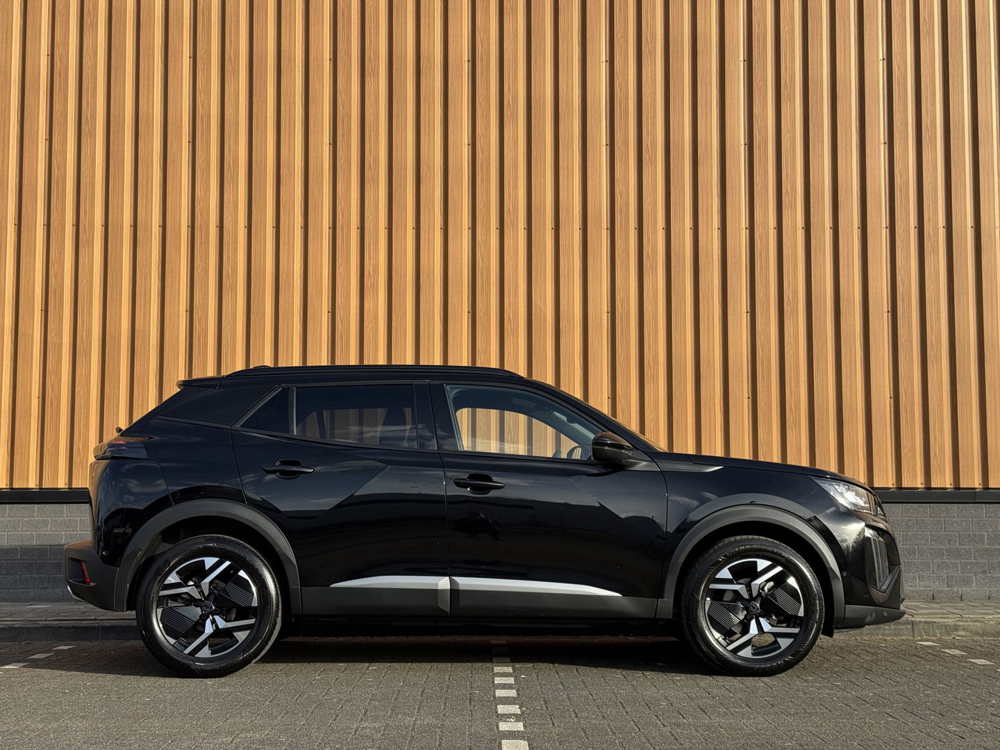 Peugeot 2008 1.2 PureTech 130 Allure | Automaat | 17'' lichtmetaal | Cruise control | Carplay | Android auto | LED | stoelverwarming |