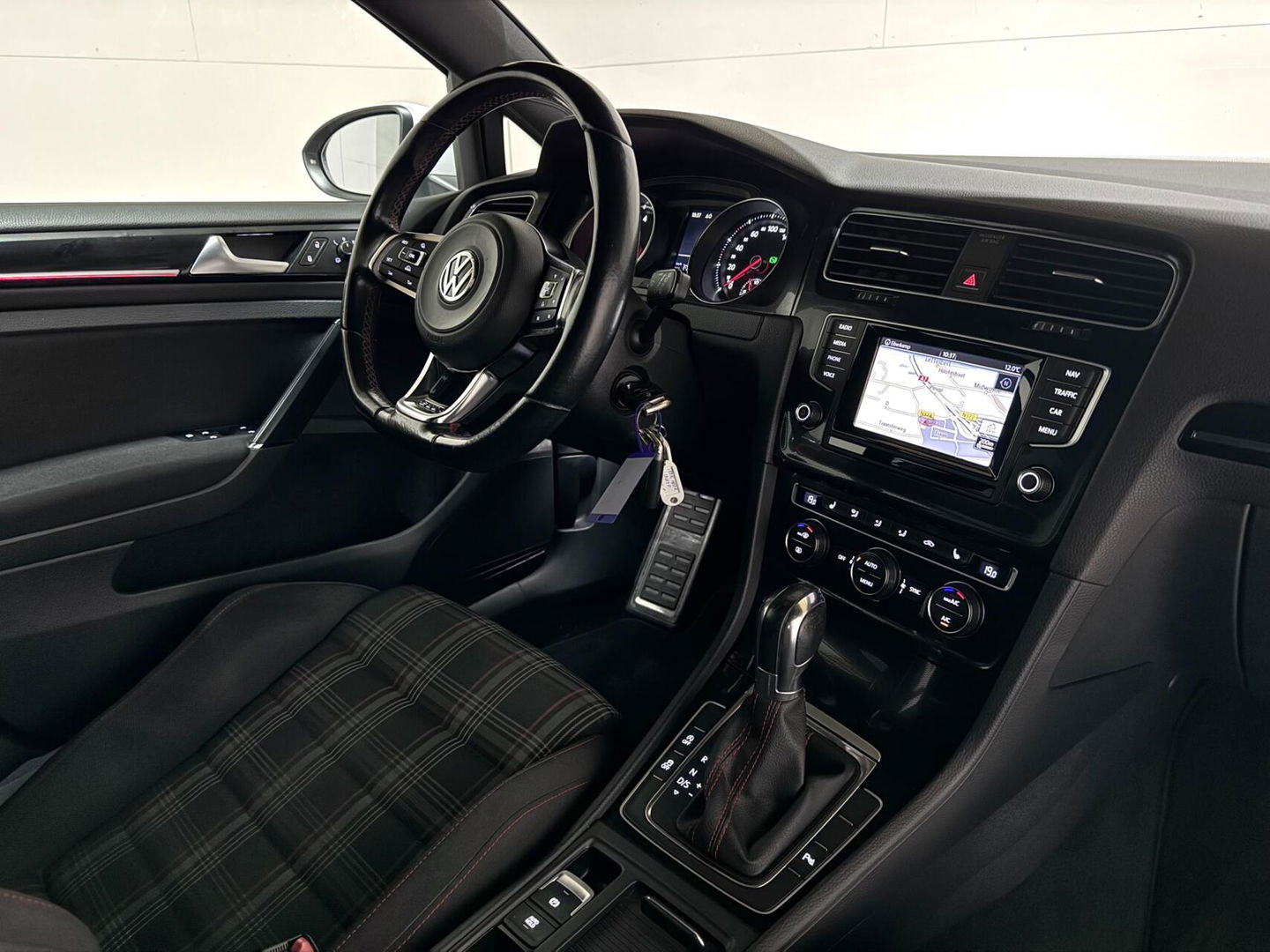 Volkswagen Golf 2.0 TSI GTI Performance DSG Navi Cruise PDC Stoelver.