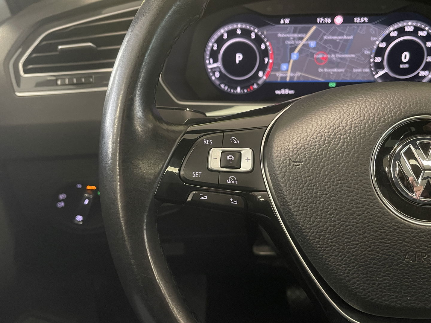 Volkswagen Tiguan 1.4 TSI 4Motion Highline Business R | Origineel Nederlands | Apple Carplay | Android Auto | Panorama dak | elektrische Trekhaak |