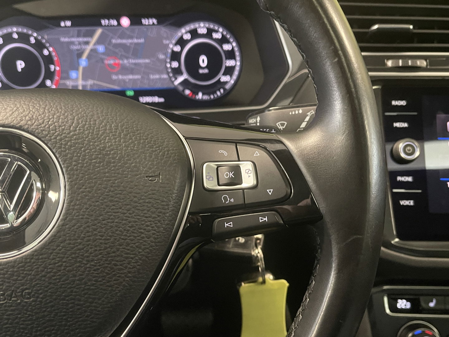 Volkswagen Tiguan 1.4 TSI 4Motion Highline Business R | Origineel Nederlands | Apple Carplay | Android Auto | Panorama dak | elektrische Trekhaak |