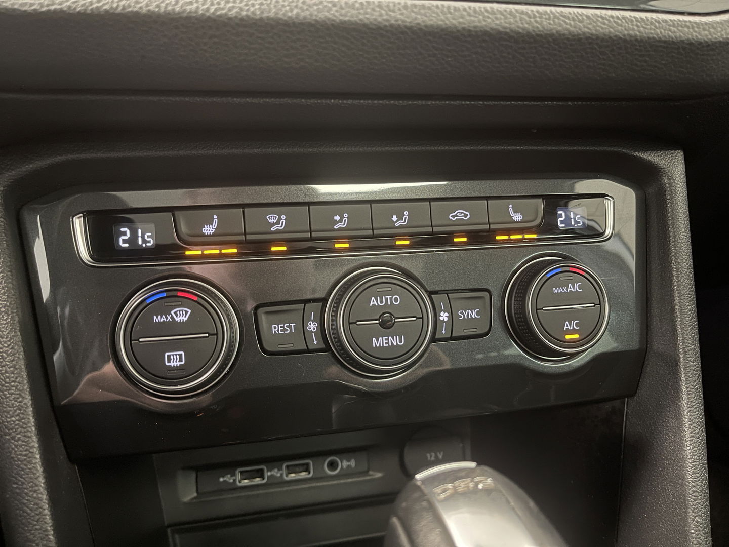 Volkswagen Tiguan 1.4 TSI 4Motion Highline Business R | Origineel Nederlands | Apple Carplay | Android Auto | Panorama dak | elektrische Trekhaak |