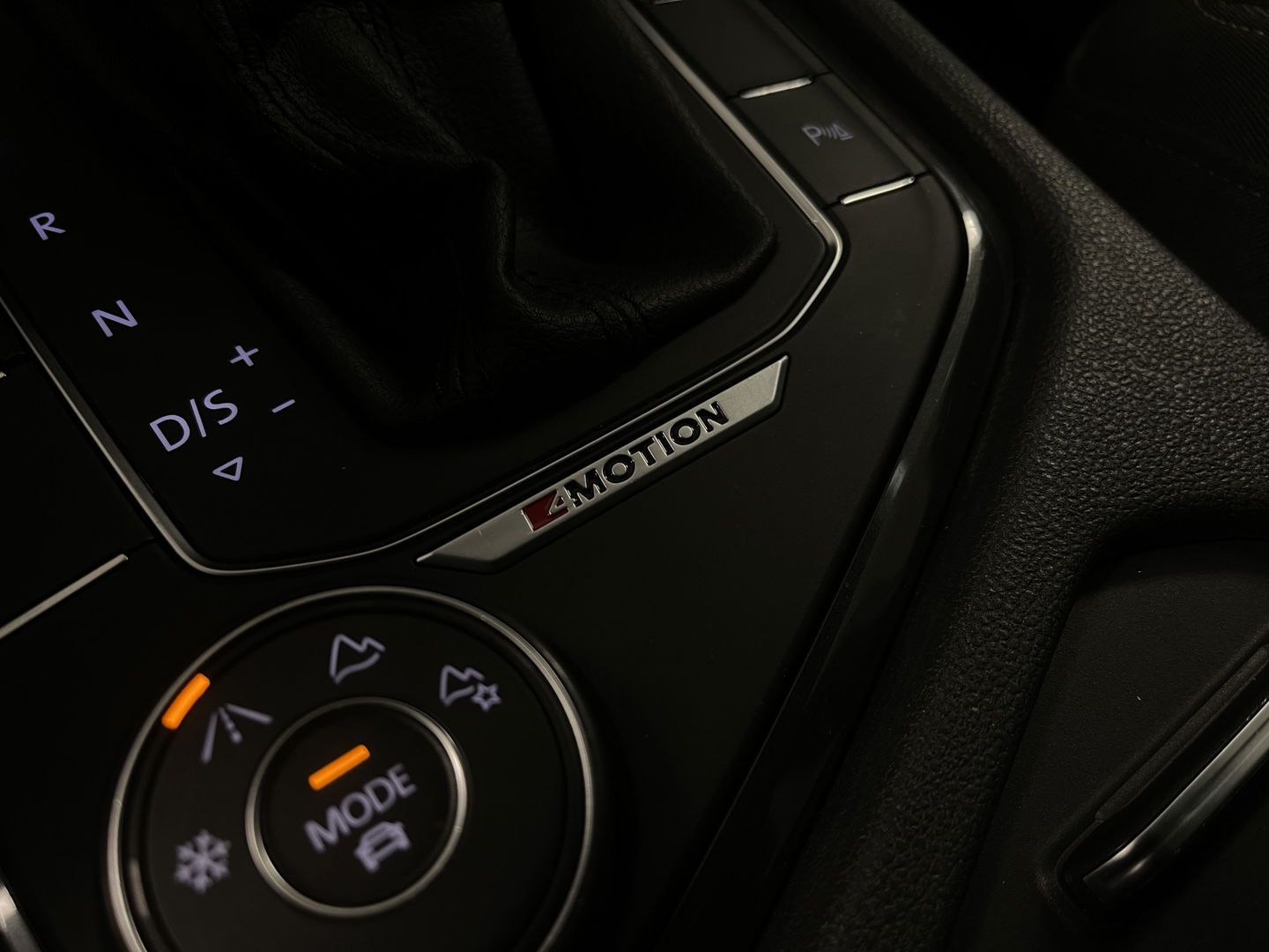 Volkswagen Tiguan 1.4 TSI 4Motion Highline Business R | Origineel Nederlands | Apple Carplay | Android Auto | Panorama dak | elektrische Trekhaak |