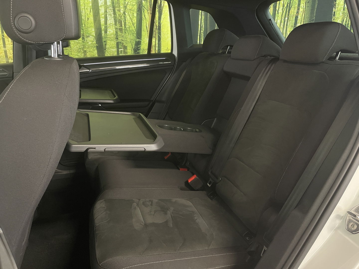 Volkswagen Tiguan 1.4 TSI 4Motion Highline Business R | Origineel Nederlands | Apple Carplay | Android Auto | Panorama dak | elektrische Trekhaak |