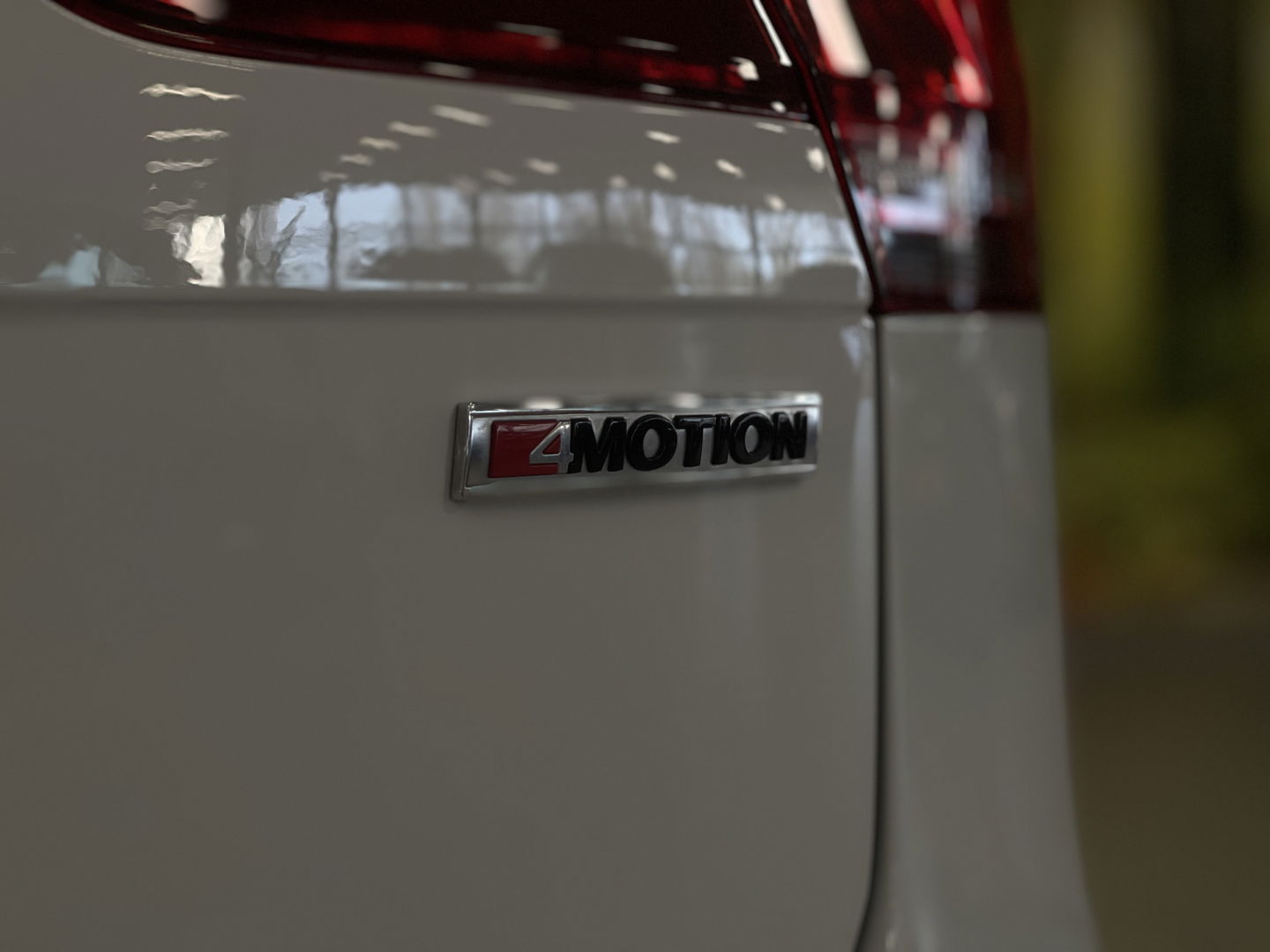 Volkswagen Tiguan 1.4 TSI 4Motion Highline Business R | Origineel Nederlands | Apple Carplay | Android Auto | Panorama dak | elektrische Trekhaak |