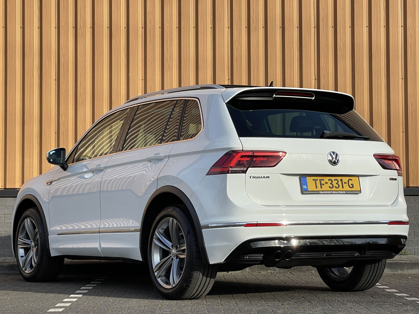 Volkswagen Tiguan 1.4 TSI 4Motion Highline Business R | Origineel Nederlands | Apple Carplay | Android Auto | Panorama dak | elektrische Trekhaak |