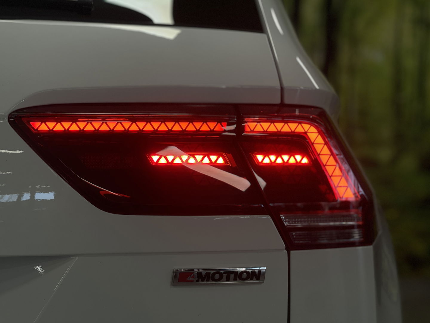 Volkswagen Tiguan 1.4 TSI 4Motion Highline Business R | Origineel Nederlands | Apple Carplay | Android Auto | Panorama dak | elektrische Trekhaak |