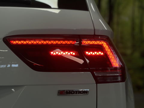 Volkswagen Tiguan 1.4 TSI 4Motion Highline Business R | Origineel Nederlands | Apple Carplay | Android Auto | Panorama dak | elektrische Trekhaak |