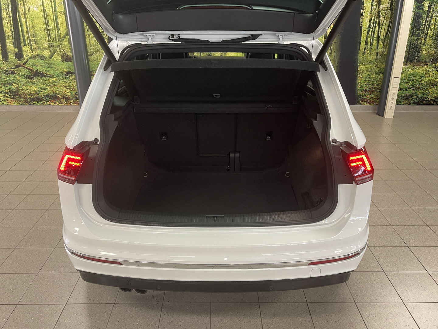 Volkswagen Tiguan 1.4 TSI 4Motion Highline Business R | Origineel Nederlands | Apple Carplay | Android Auto | Panorama dak | elektrische Trekhaak |