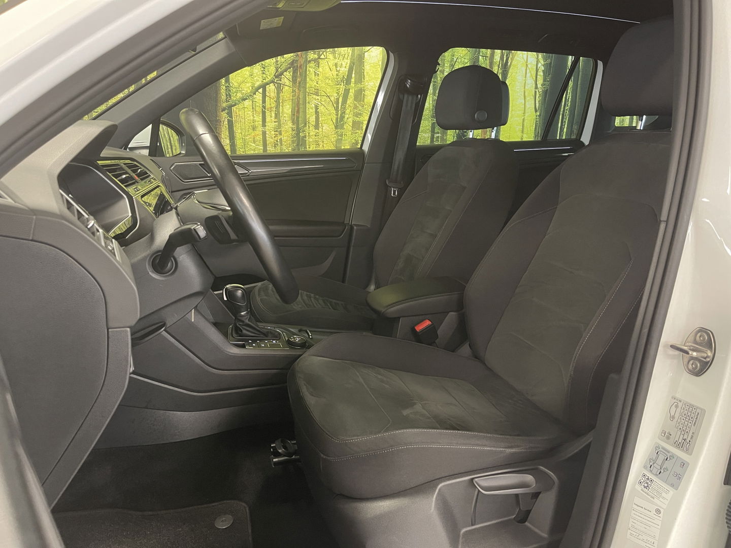 Volkswagen Tiguan 1.4 TSI 4Motion Highline Business R | Origineel Nederlands | Apple Carplay | Android Auto | Panorama dak | elektrische Trekhaak |