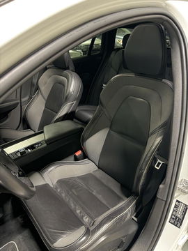 Volvo V60 2.0 B4 197PK R-Design Pano Camera H&K Leer Carplay