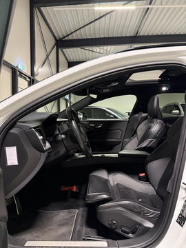 Volvo V60 2.0 B4 197PK R-Design Pano Camera H&K Leer Carplay