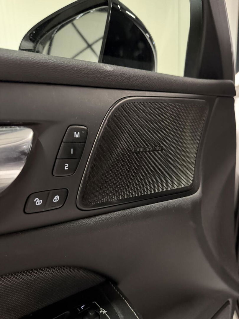 Volvo V60 2.0 B4 197PK R-Design Pano Camera H&K Leer Carplay