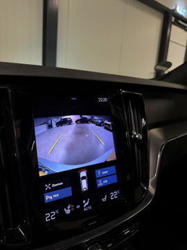Volvo V60 2.0 B4 197PK R-Design Pano Camera H&K Leer Carplay
