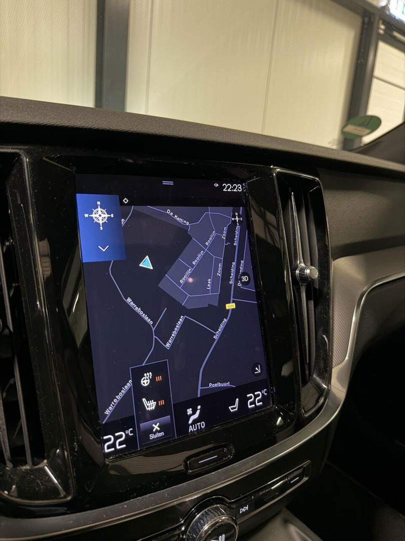 Volvo V60 2.0 B4 197PK R-Design Pano Camera H&K Leer Carplay