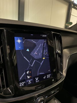 Volvo V60 2.0 B4 197PK R-Design Pano Camera H&K Leer Carplay