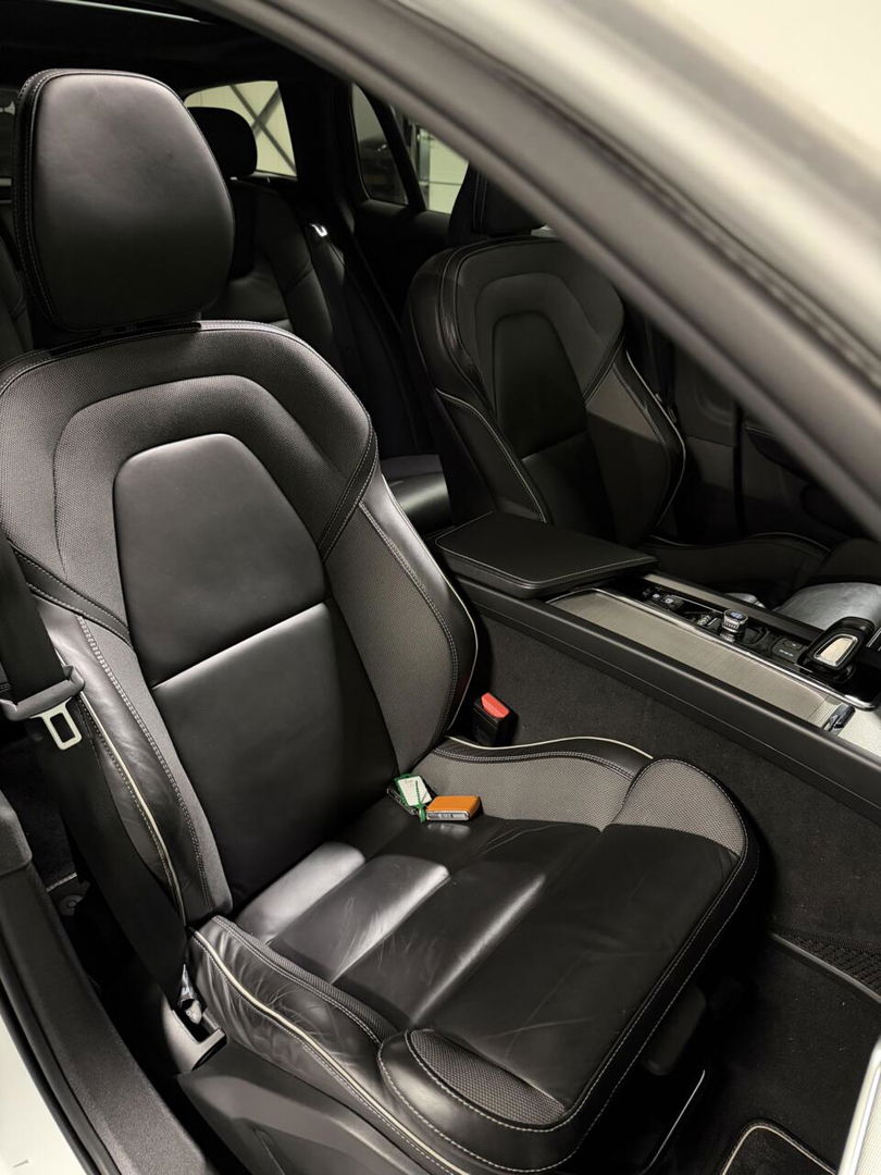 Volvo V60 2.0 B4 197PK R-Design Pano Camera H&K Leer Carplay