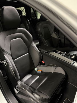 Volvo V60 2.0 B4 197PK R-Design Pano Camera H&K Leer Carplay