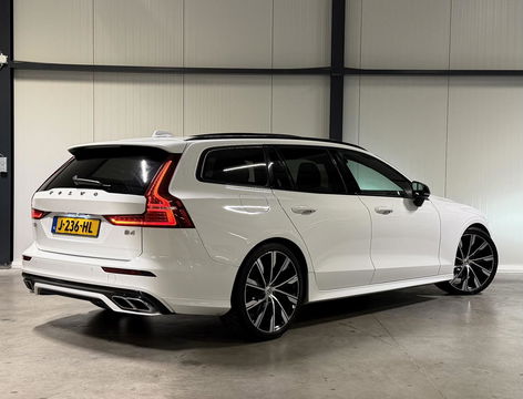 Volvo V60 2.0 B4 197PK R-Design Pano Camera H&K Leer Carplay