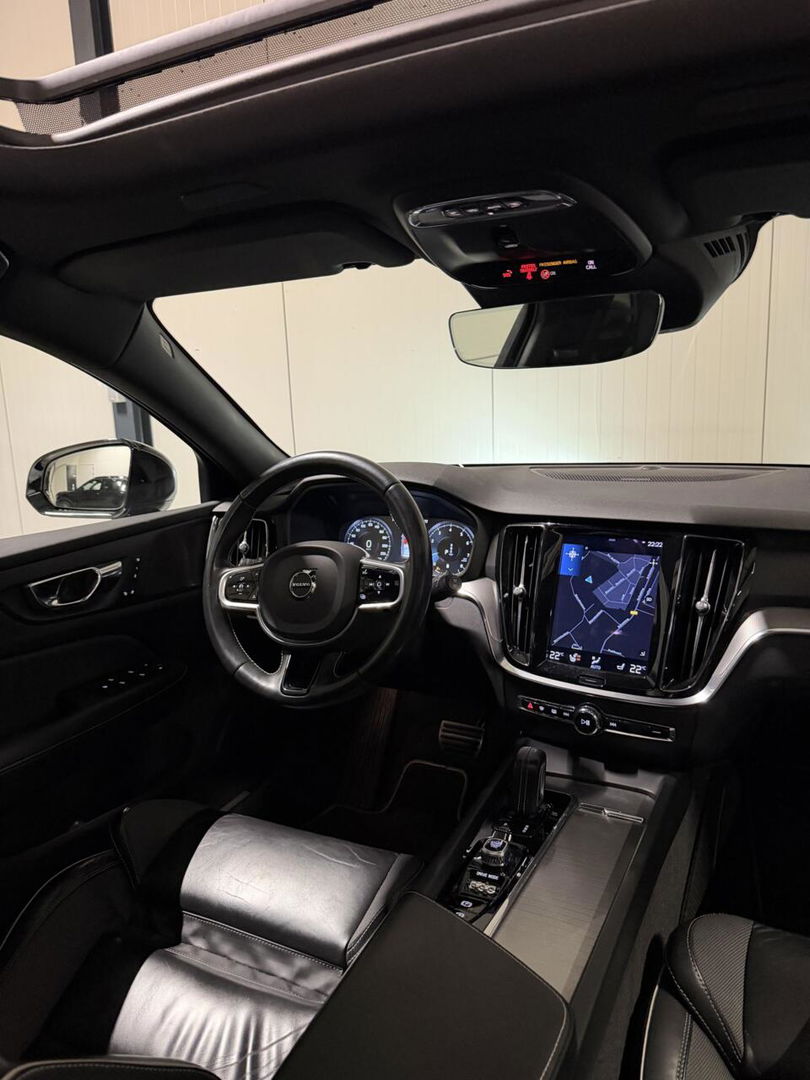 Volvo V60 2.0 B4 197PK R-Design Pano Camera H&K Leer Carplay