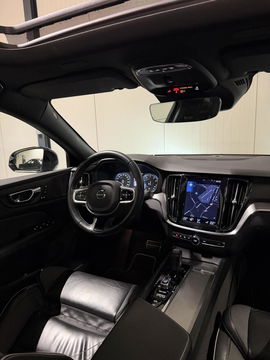 Volvo V60 2.0 B4 197PK R-Design Pano Camera H&K Leer Carplay