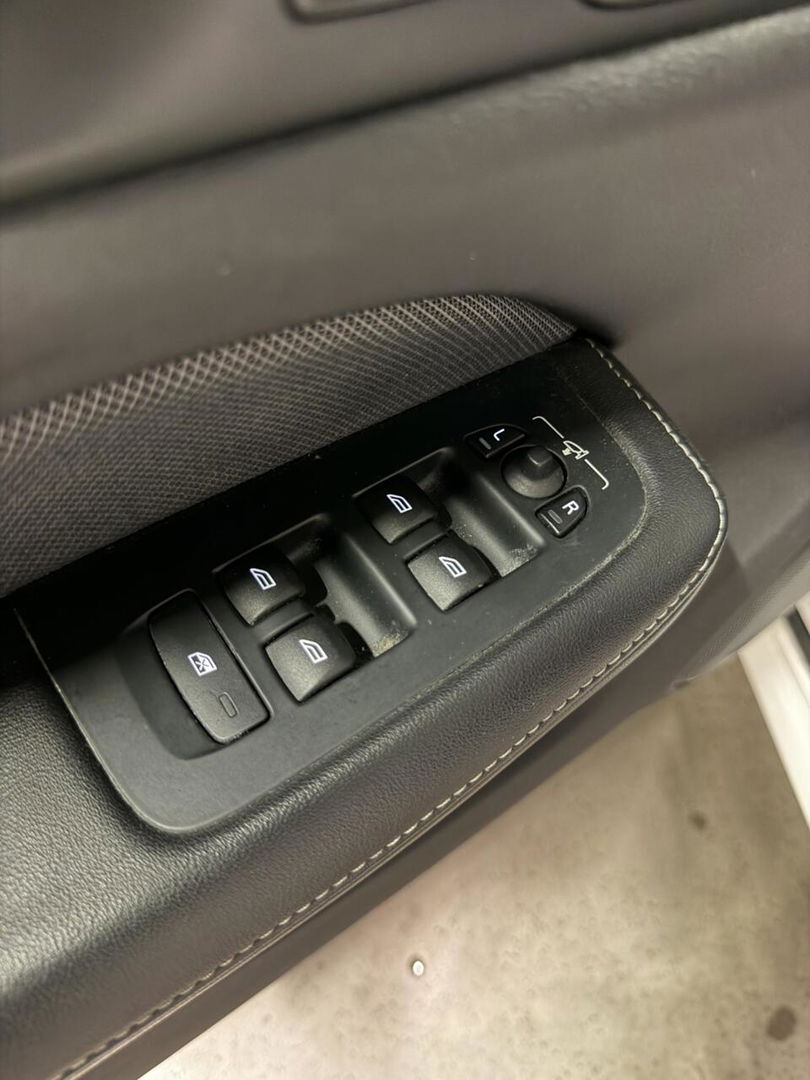 Volvo V60 2.0 B4 197PK R-Design Pano Camera H&K Leer Carplay