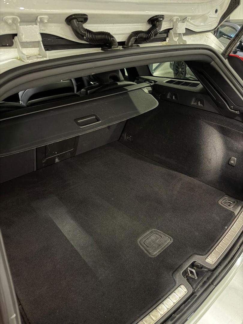 Volvo V60 2.0 B4 197PK R-Design Pano Camera H&K Leer Carplay