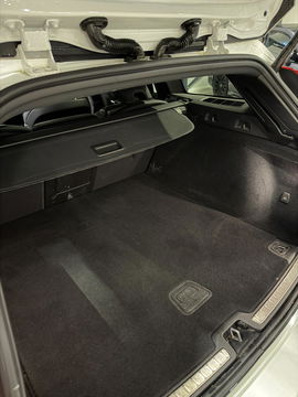 Volvo V60 2.0 B4 197PK R-Design Pano Camera H&K Leer Carplay