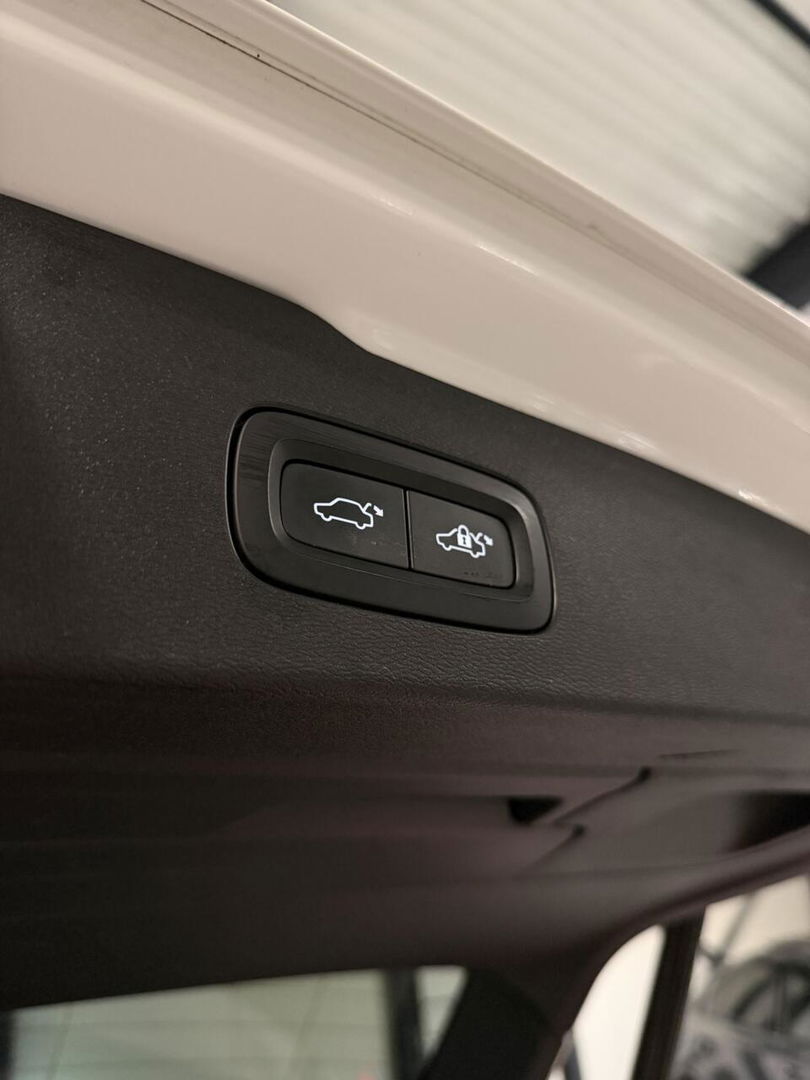 Volvo V60 2.0 B4 197PK R-Design Pano Camera H&K Leer Carplay