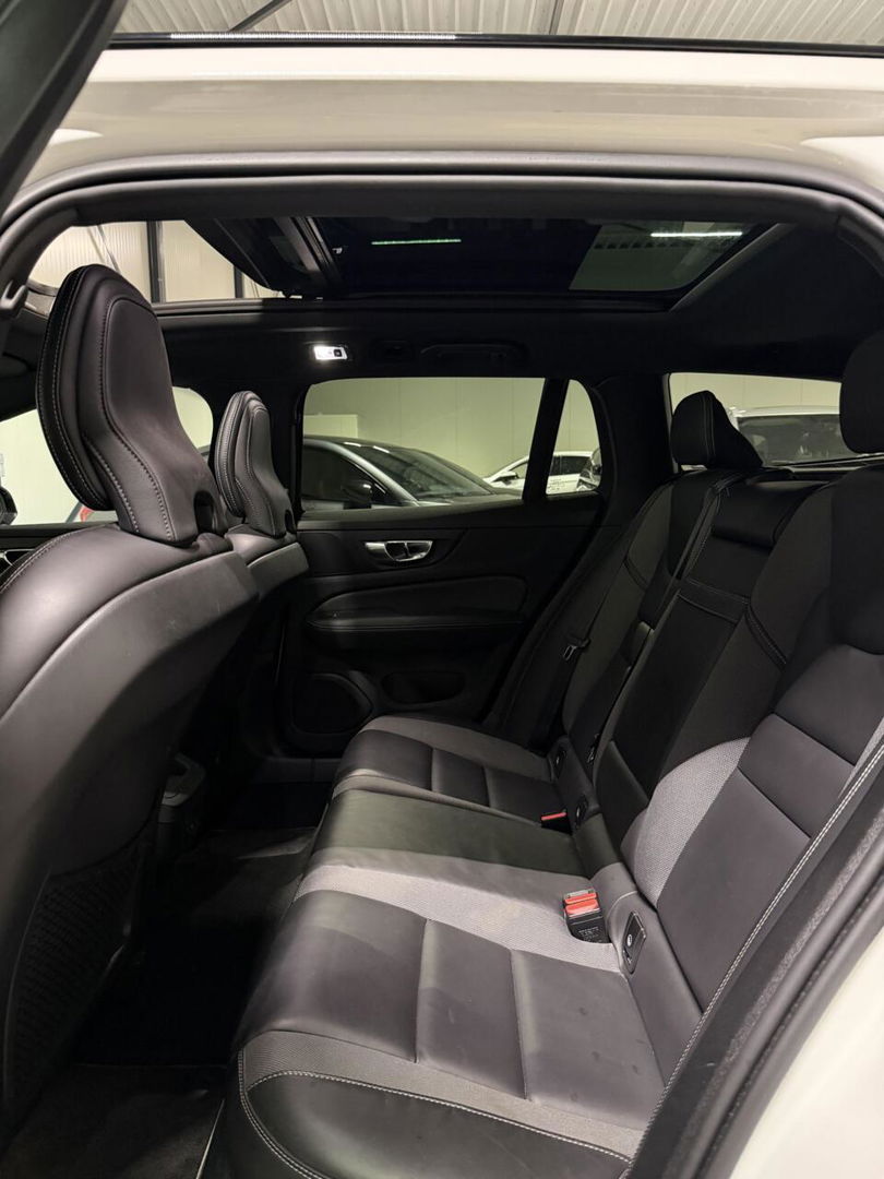 Volvo V60 2.0 B4 197PK R-Design Pano Camera H&K Leer Carplay