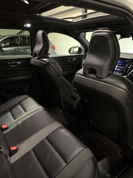 Volvo V60 2.0 B4 197PK R-Design Pano Camera H&K Leer Carplay
