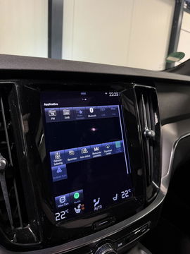 Volvo V60 2.0 B4 197PK R-Design Pano Camera H&K Leer Carplay