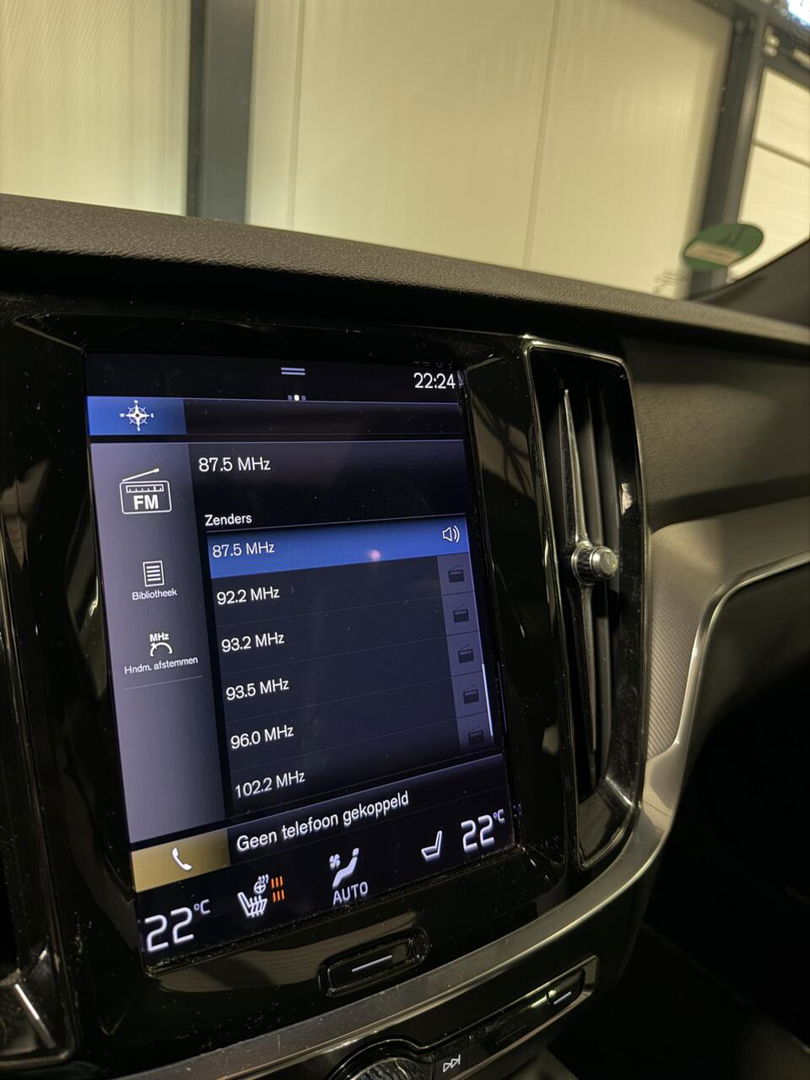 Volvo V60 2.0 B4 197PK R-Design Pano Camera H&K Leer Carplay