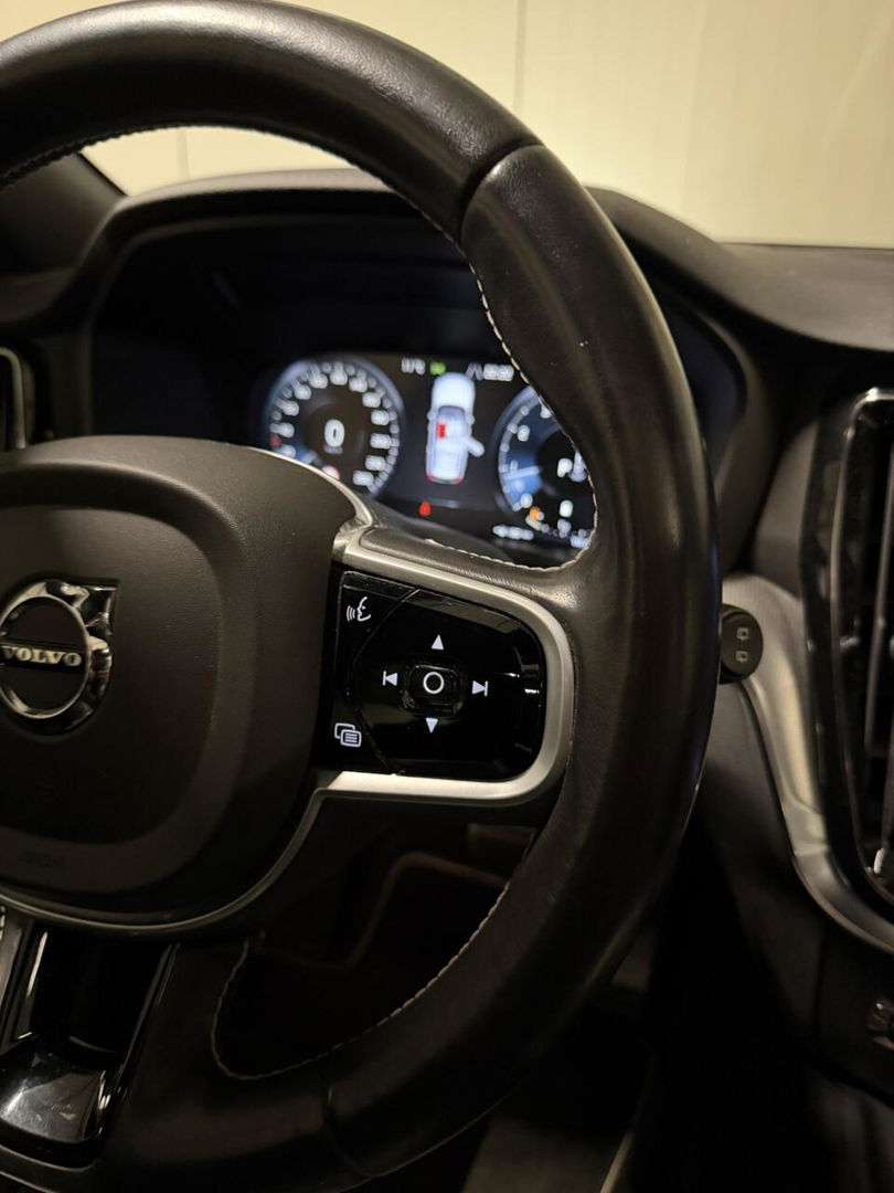 Volvo V60 2.0 B4 197PK R-Design Pano Camera H&K Leer Carplay