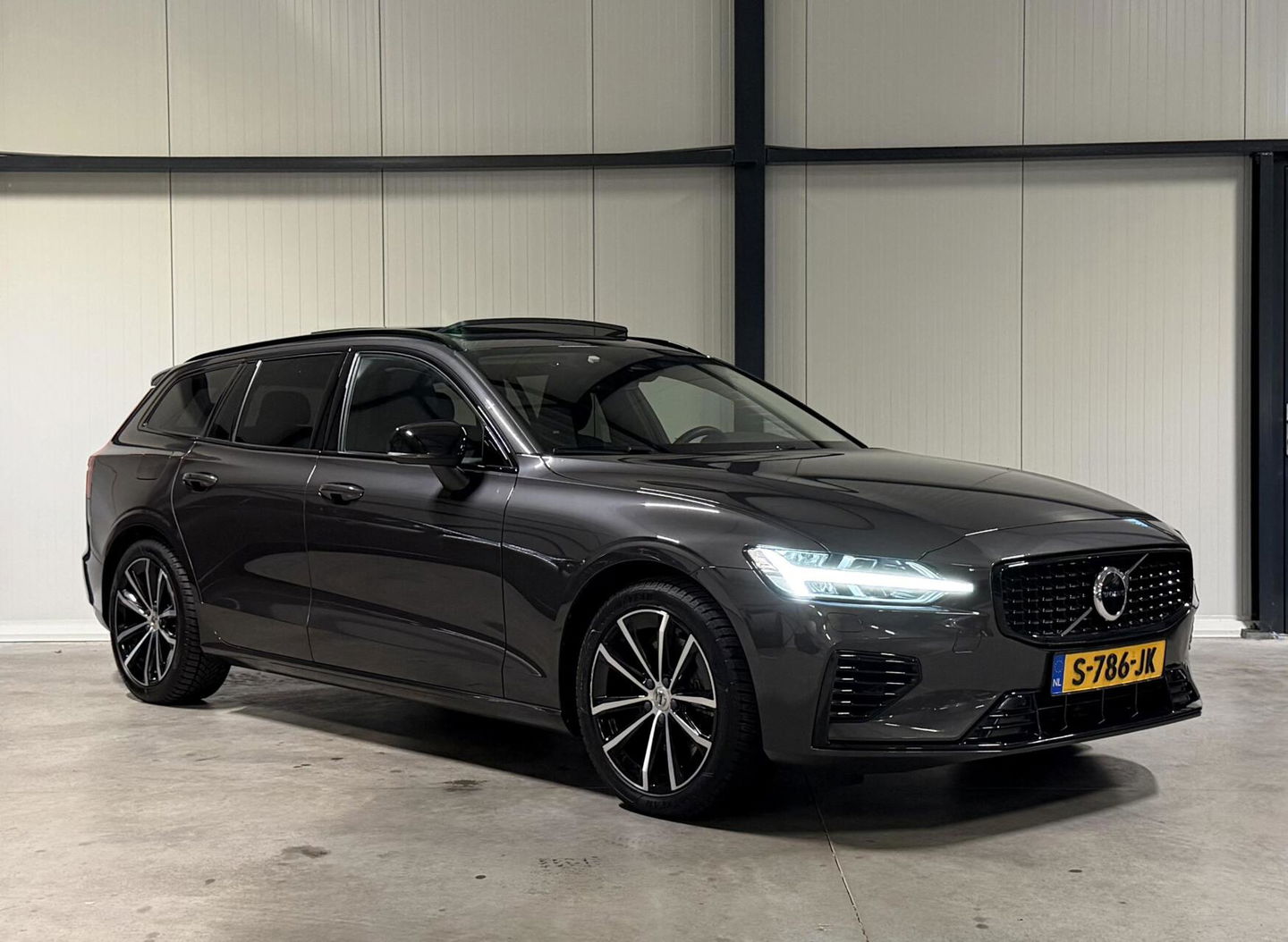 Volvo V60 2.0 T6 Plug-in hybrid AWD Ultimate Bright Pano H&K
