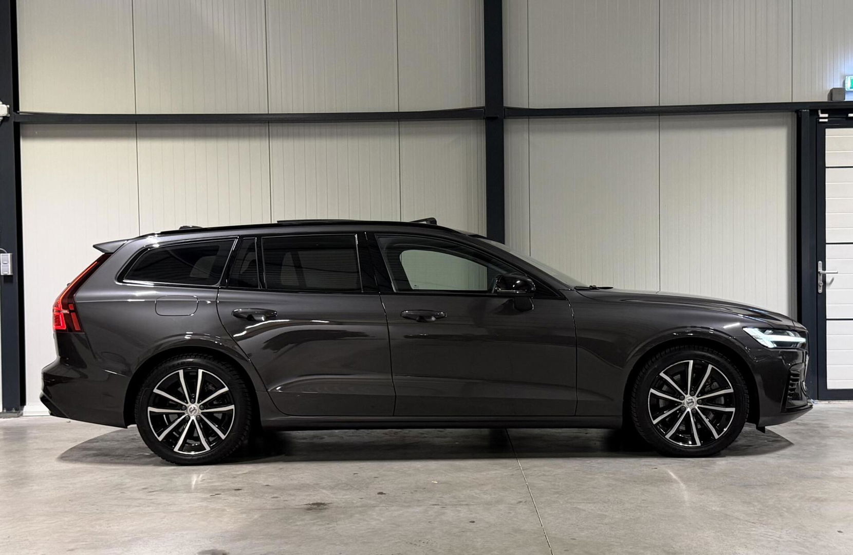 Volvo V60 2.0 T6 Plug-in hybrid AWD Ultimate Bright Pano H&K