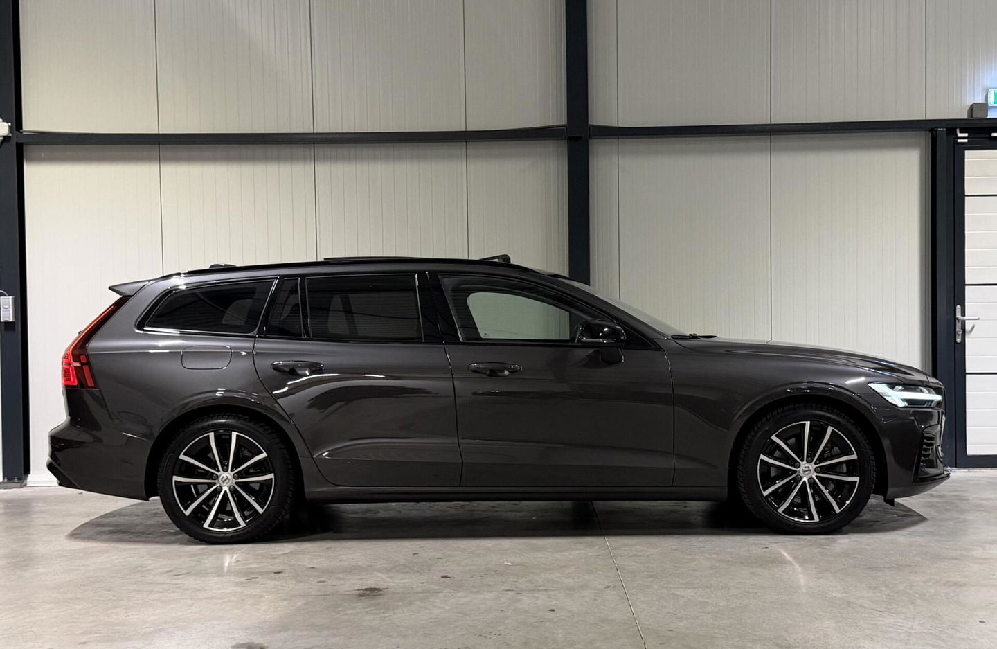 Volvo V60 2.0 T6 Plug-in hybrid AWD Ultimate Bright Pano H&K