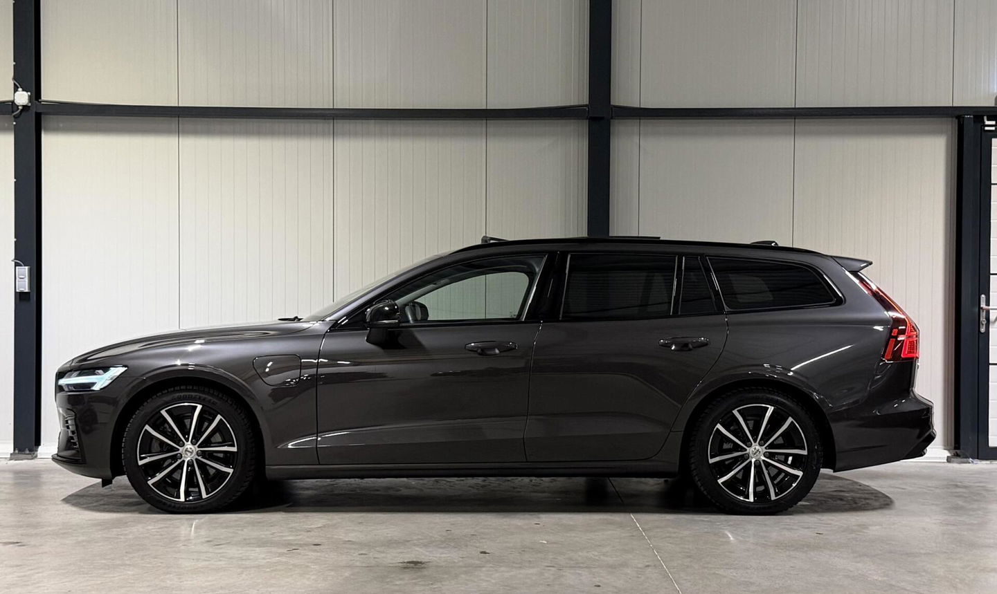 Volvo V60 2.0 T6 Plug-in hybrid AWD Ultimate Bright Pano H&K