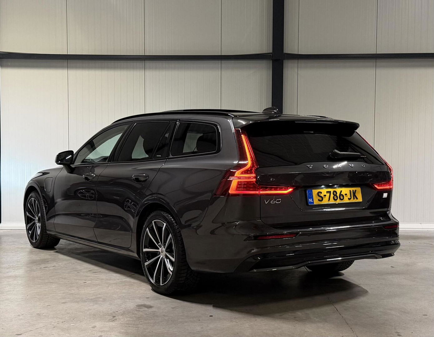 Volvo V60 2.0 T6 Plug-in hybrid AWD Ultimate Bright Pano H&K
