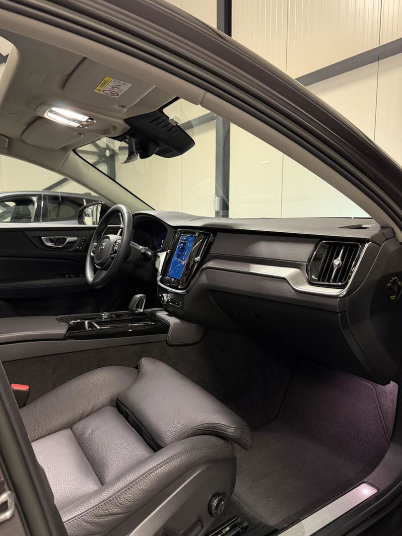 Volvo V60 2.0 T6 Plug-in hybrid AWD Ultimate Bright Pano H&K