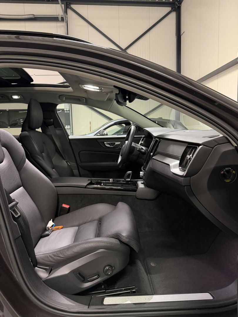 Volvo V60 2.0 T6 Plug-in hybrid AWD Ultimate Bright Pano H&K