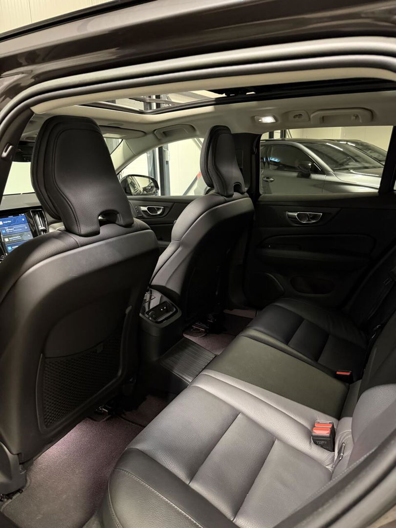 Volvo V60 2.0 T6 Plug-in hybrid AWD Ultimate Bright Pano H&K