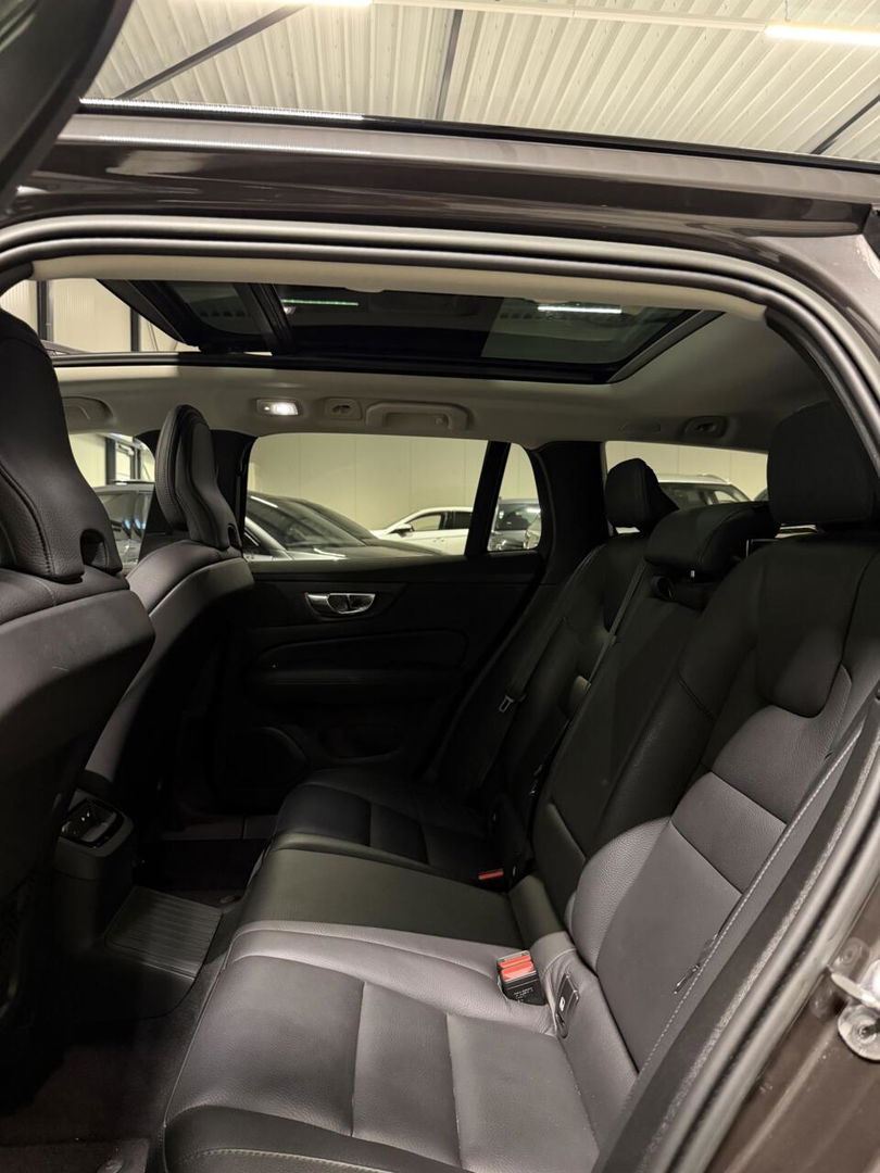 Volvo V60 2.0 T6 Plug-in hybrid AWD Ultimate Bright Pano H&K