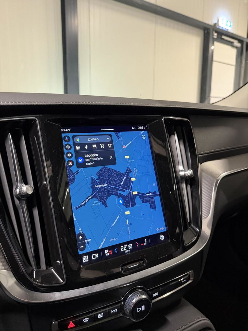 Volvo V60 2.0 T6 Plug-in hybrid AWD Ultimate Bright Pano H&K